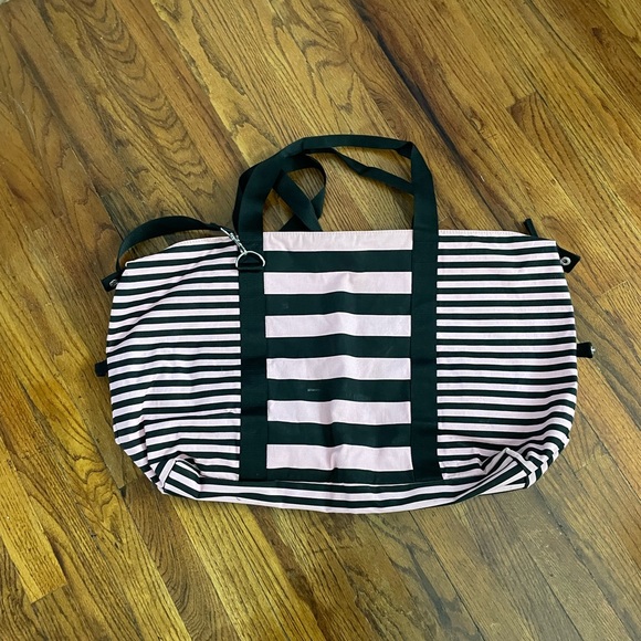 Large Victoria’s Secret Weekend Overnight Bag - Picture 3 of 5